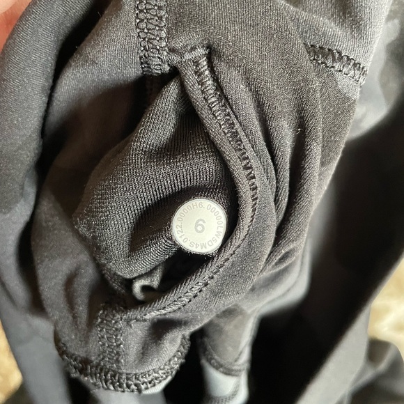 Lululemon - align size 6 black camo - Picture 4 of 4